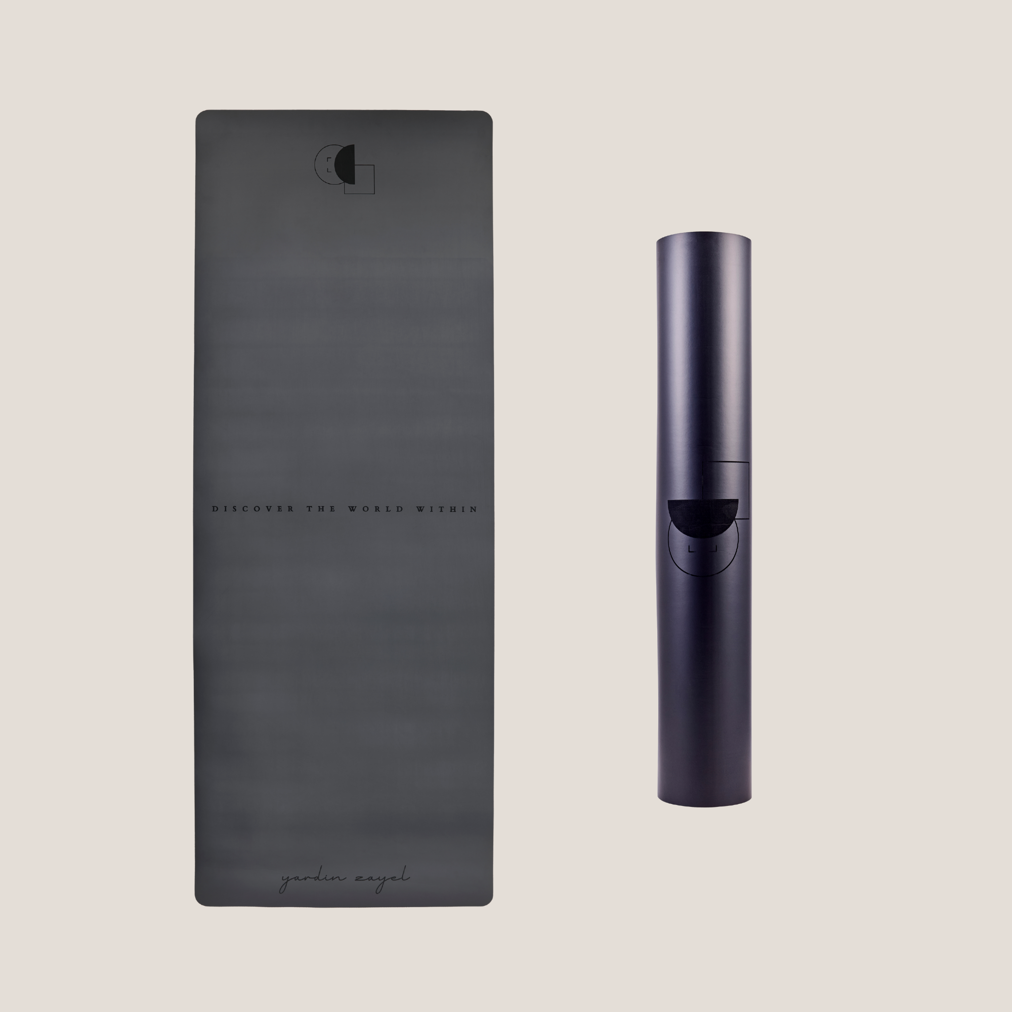 yardin zayel DTWW Yogamatte aus Naturkautschuk als Flatlay mit Logo-Details und eingerollt.