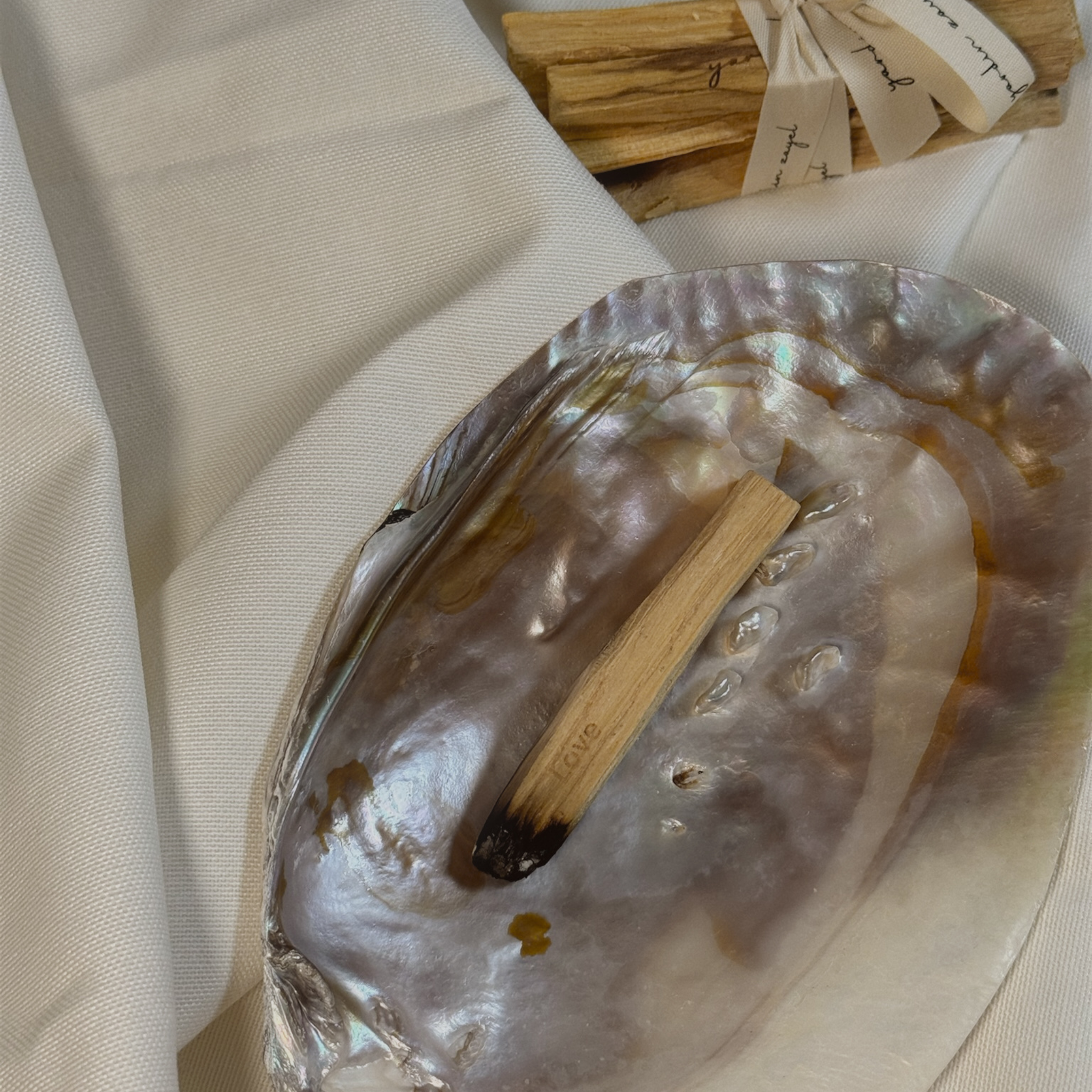 yardin zayel Scented Pause Moodshot – duftendes Ritual für einen Moment der Pause mit Searene Muschelschale und brennendem Palo Santo Zenwood Love Stick